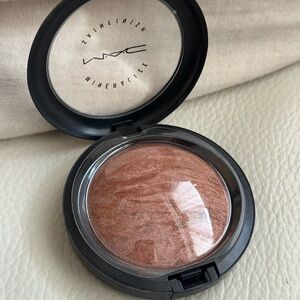 MAC Cosmetics Mineralize Blush Highlighter- So Ceylon - Discontinued